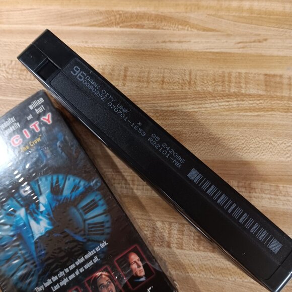 Dark City 1998 VHS Alex Proyas SCIFI Horror Connelly Sutherland Cult Classic VTG - Picture 8 of 8
